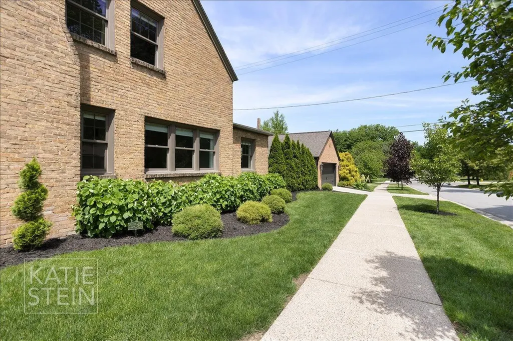 2517 Richards Drive SE East Grand Rapids City MI 49506