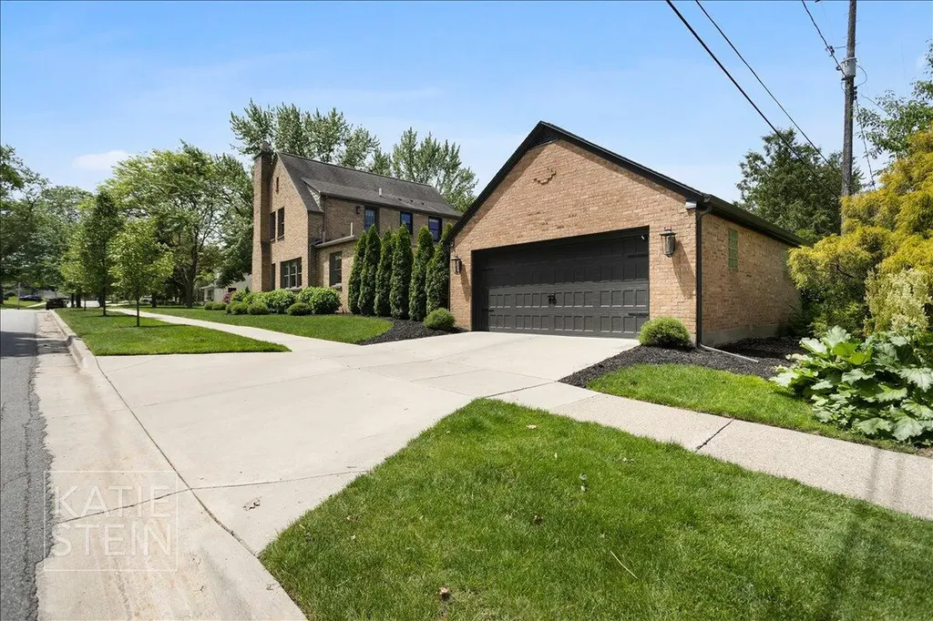 2517 Richards Drive SE East Grand Rapids City MI 49506