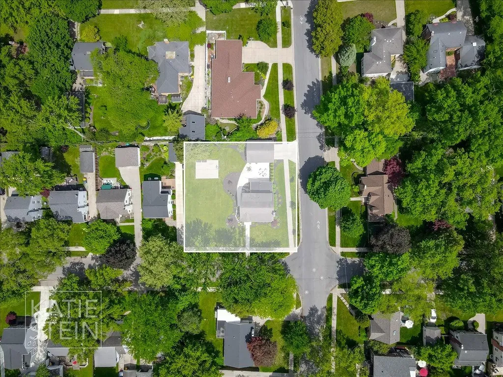 2517 Richards Drive SE East Grand Rapids City MI 49506