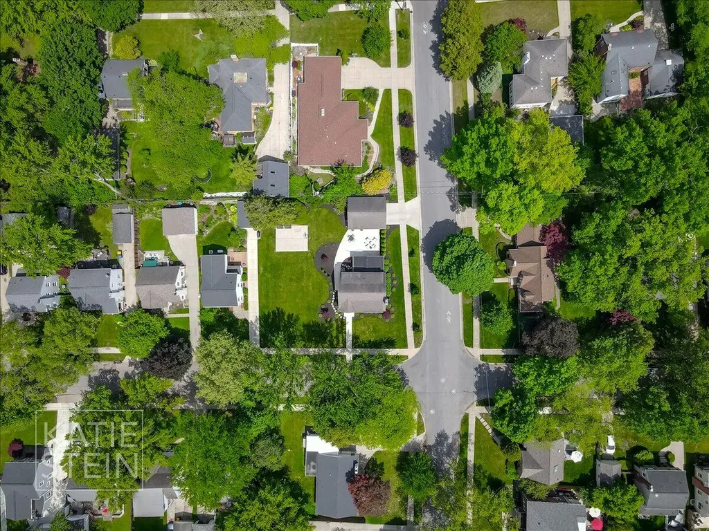 2517 Richards Drive SE East Grand Rapids City MI 49506