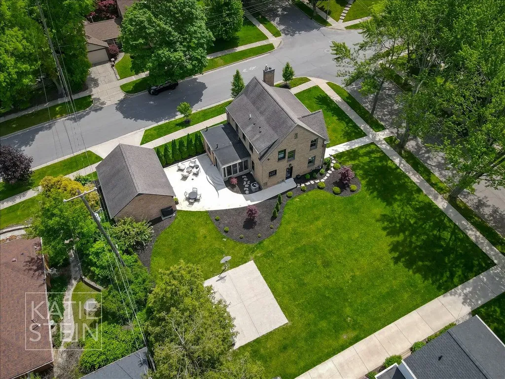2517 Richards Drive SE East Grand Rapids City MI 49506