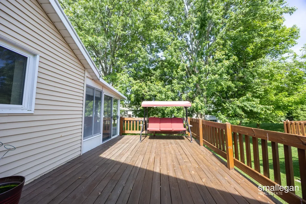 4213 Redbush Drive SW Grandville City MI 49418