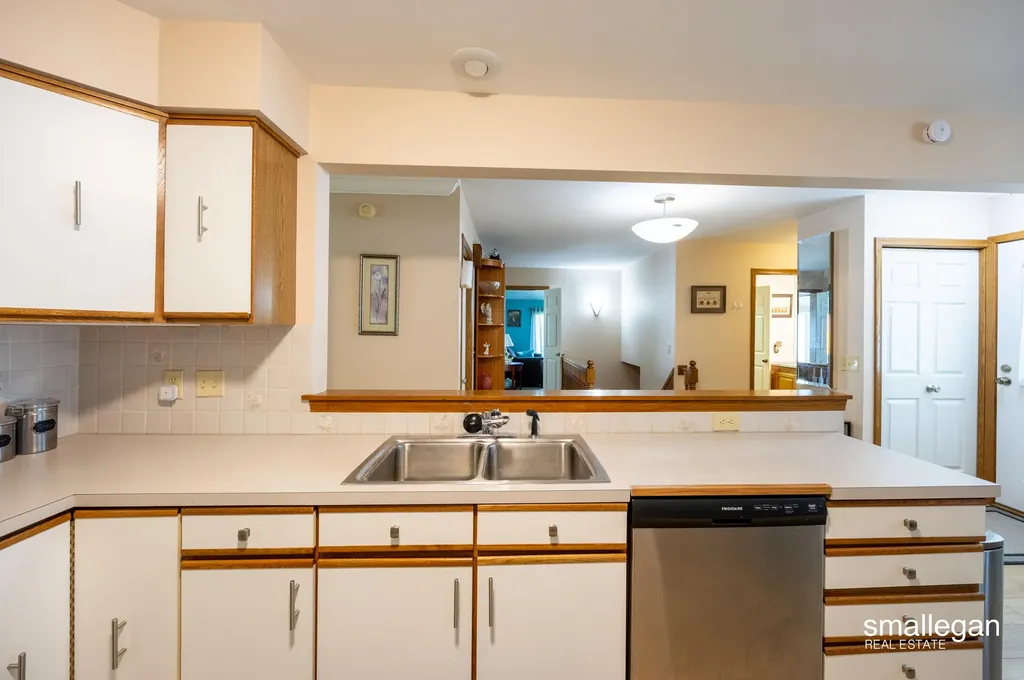 4213 Redbush Drive SW Grandville City MI 49418