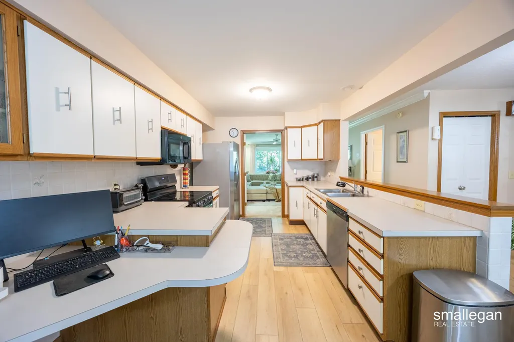 4213 Redbush Drive SW Grandville City MI 49418