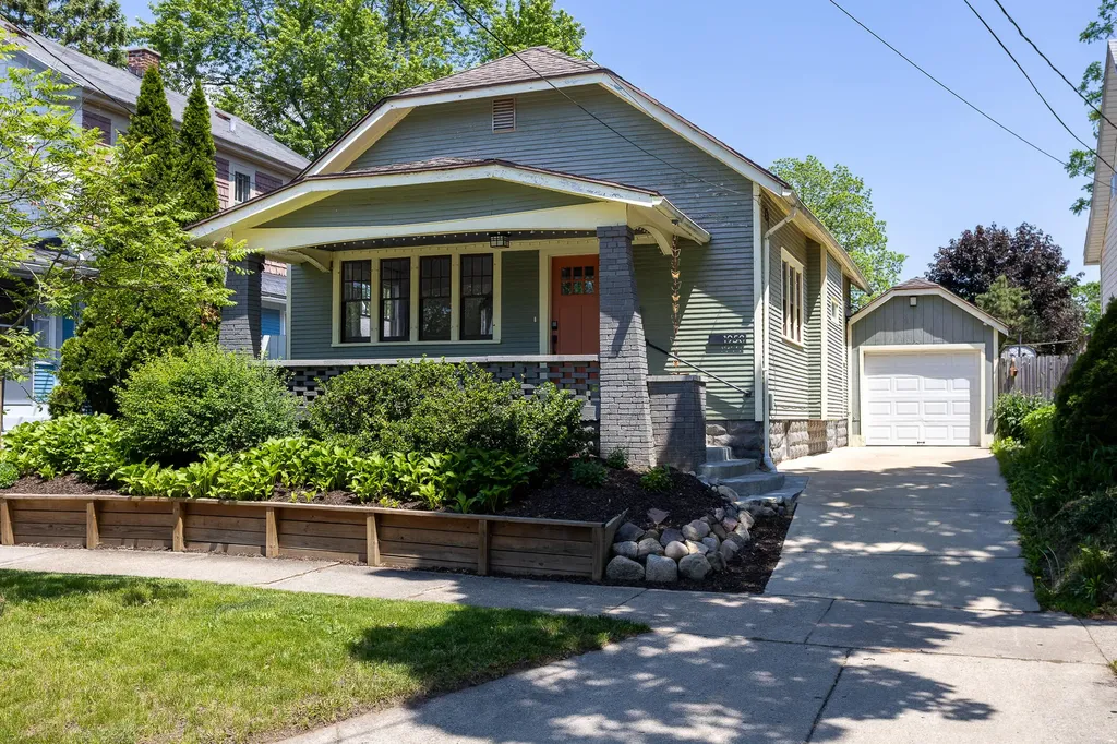 1950 Lafayette Avenue NE Grand Rapids City MI 49505