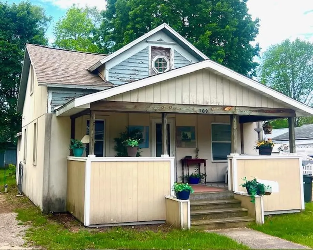 709 Oak Avenue Muskegon City MI 49442