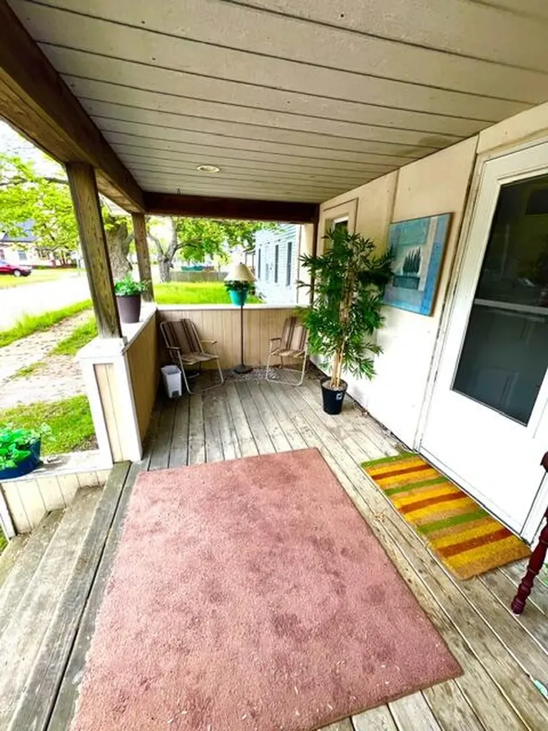 709 Oak Avenue Muskegon City MI 49442