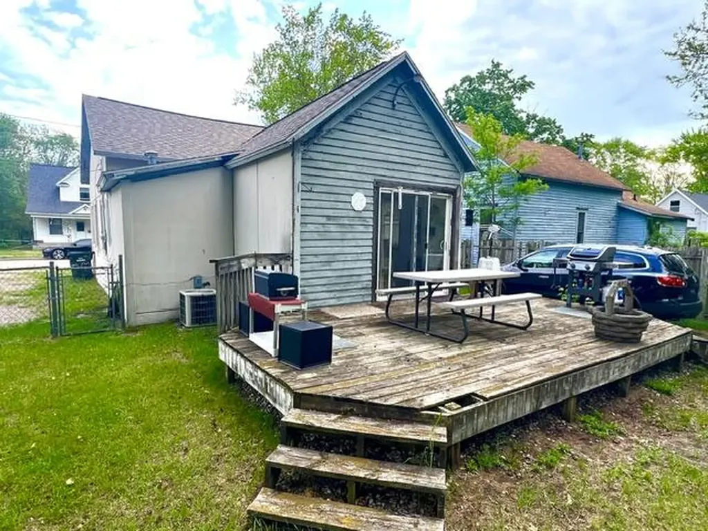 709 Oak Avenue Muskegon City MI 49442