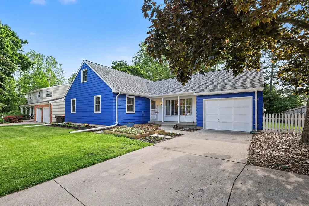 1816 Observatory Avenue SE Kentwood City MI 49546