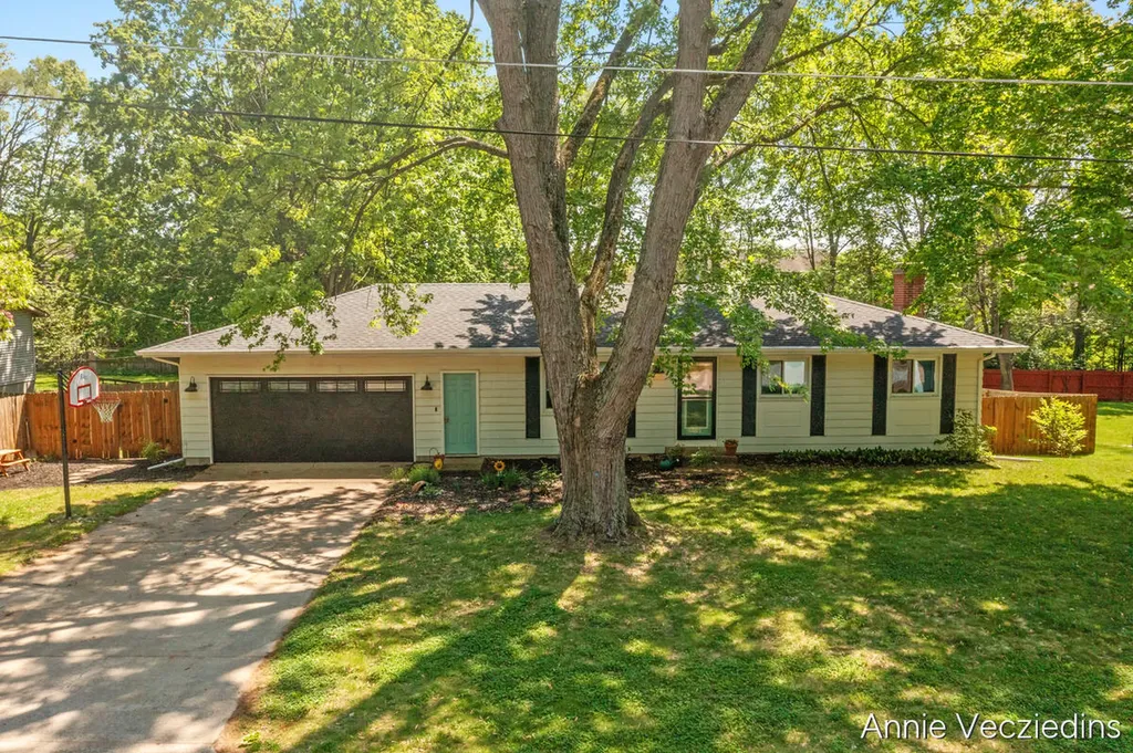 4696 Shank Street NE Plainfield Charter Township MI 49341