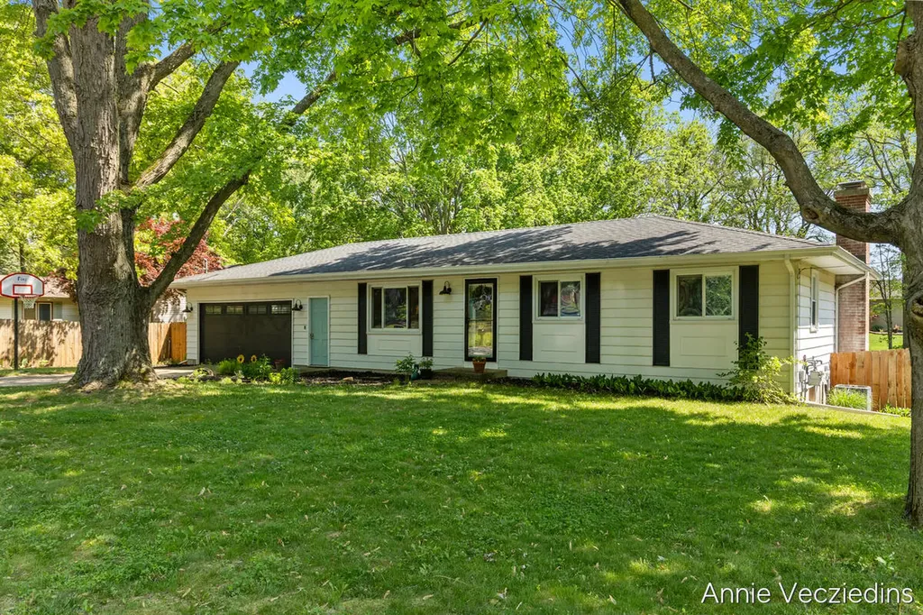 4696 Shank Street NE Plainfield Charter Township MI 49341