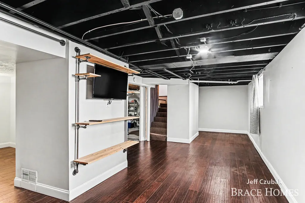 14 Ann Street NW Grand Rapids City MI 49505