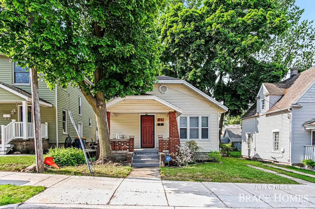 14 Ann Street NW Grand Rapids City MI 49505