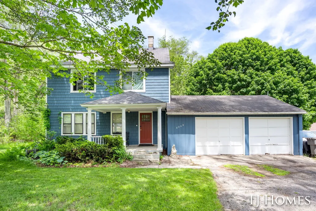 8245 45th Street SE Cascade Charter Township MI 49301