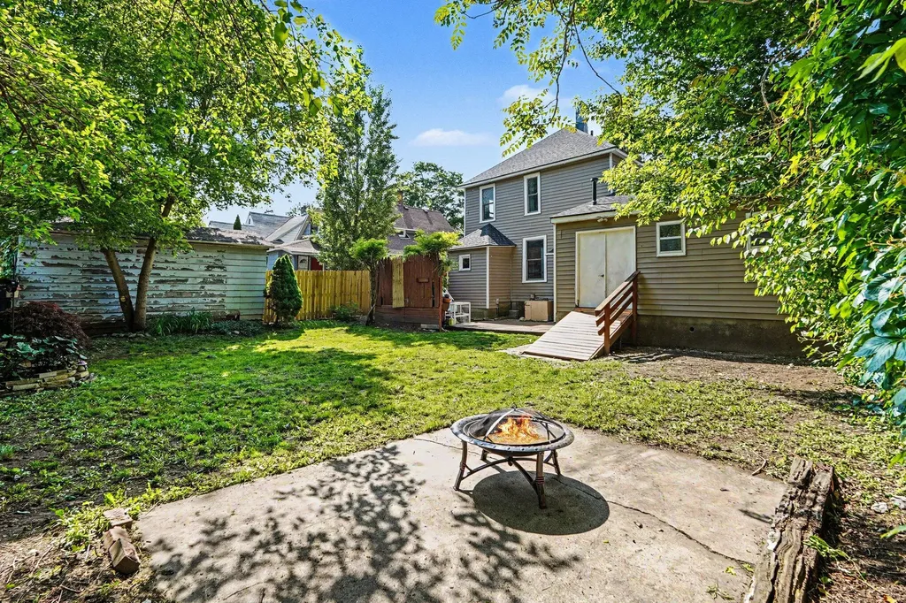 411 Curtis Street NE Grand Rapids City MI 49505