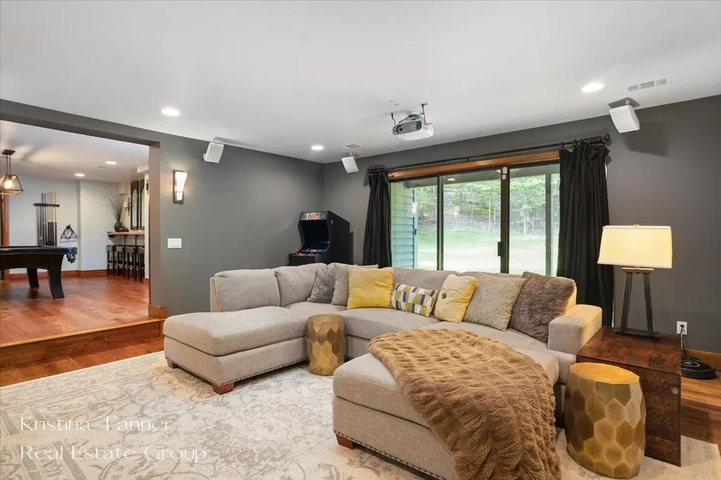 1585 Tammarron Avenue SE Cascade Charter Township MI 49546