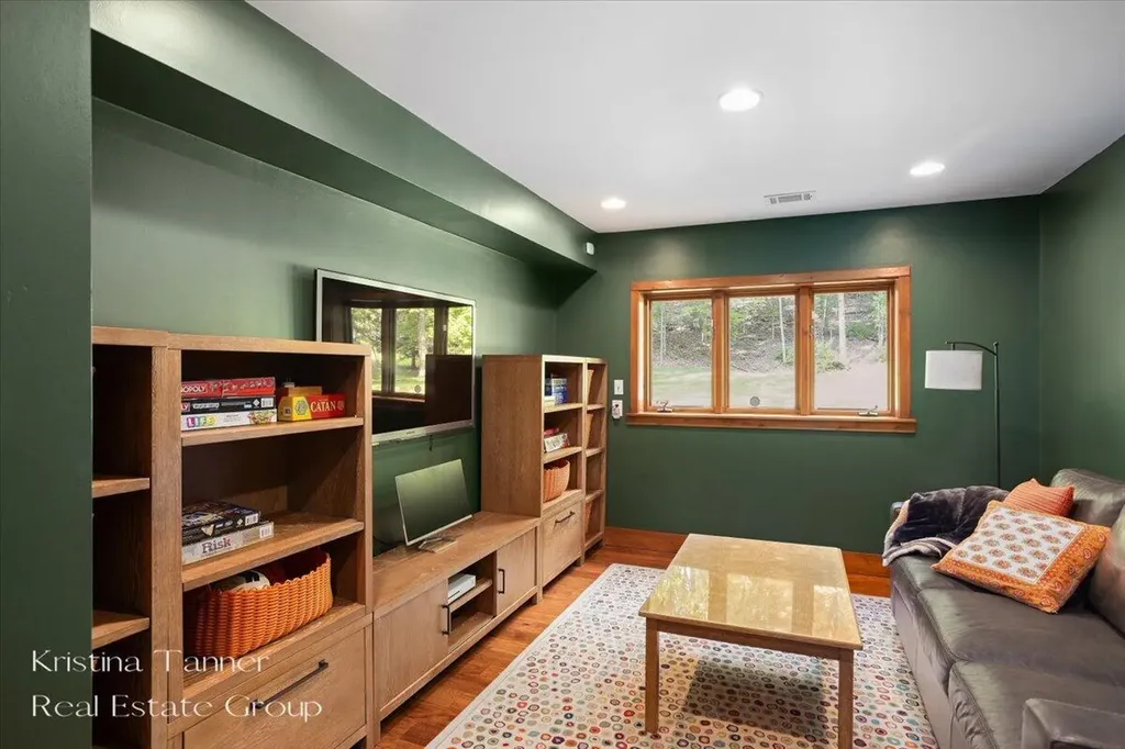 1585 Tammarron Avenue SE Cascade Charter Township MI 49546