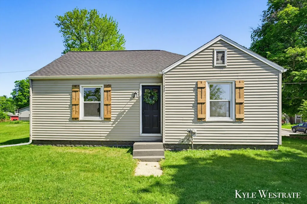 337 E Grant Street Hastings City MI 49058
