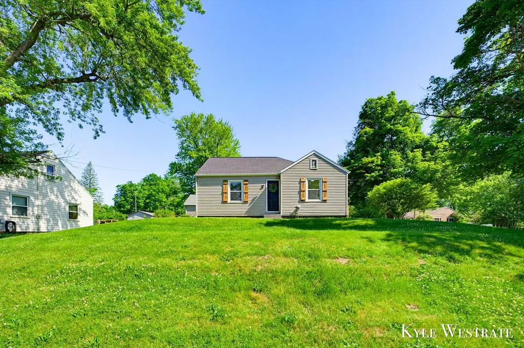 337 E Grant Street Hastings City MI 49058