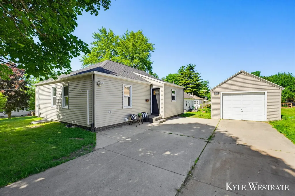 337 E Grant Street Hastings City MI 49058