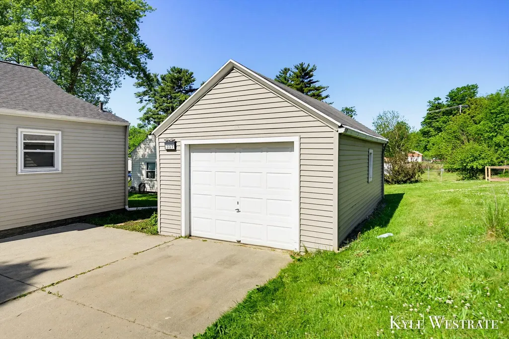 337 E Grant Street Hastings City MI 49058