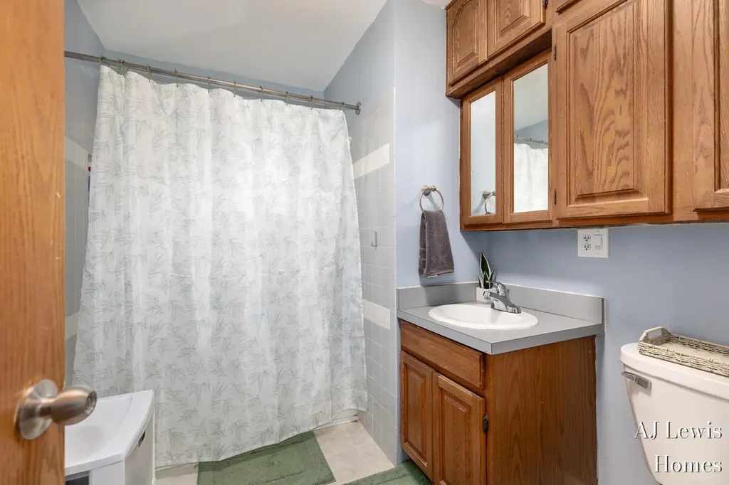 3370 Milo Street NW Walker City MI 49534