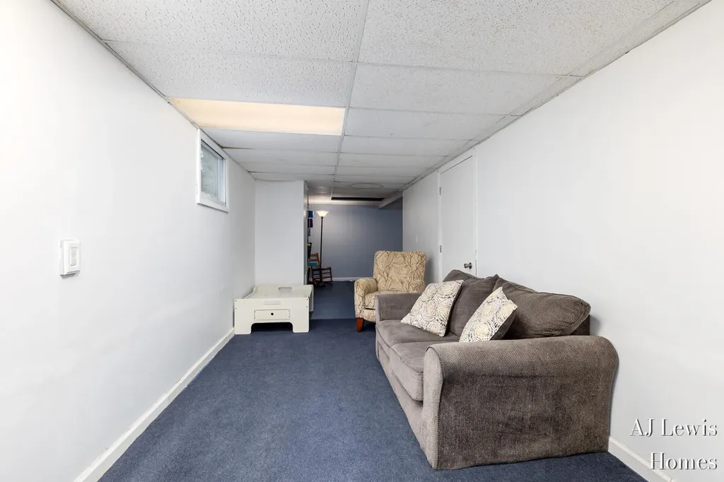 3370 Milo Street NW Walker City MI 49534