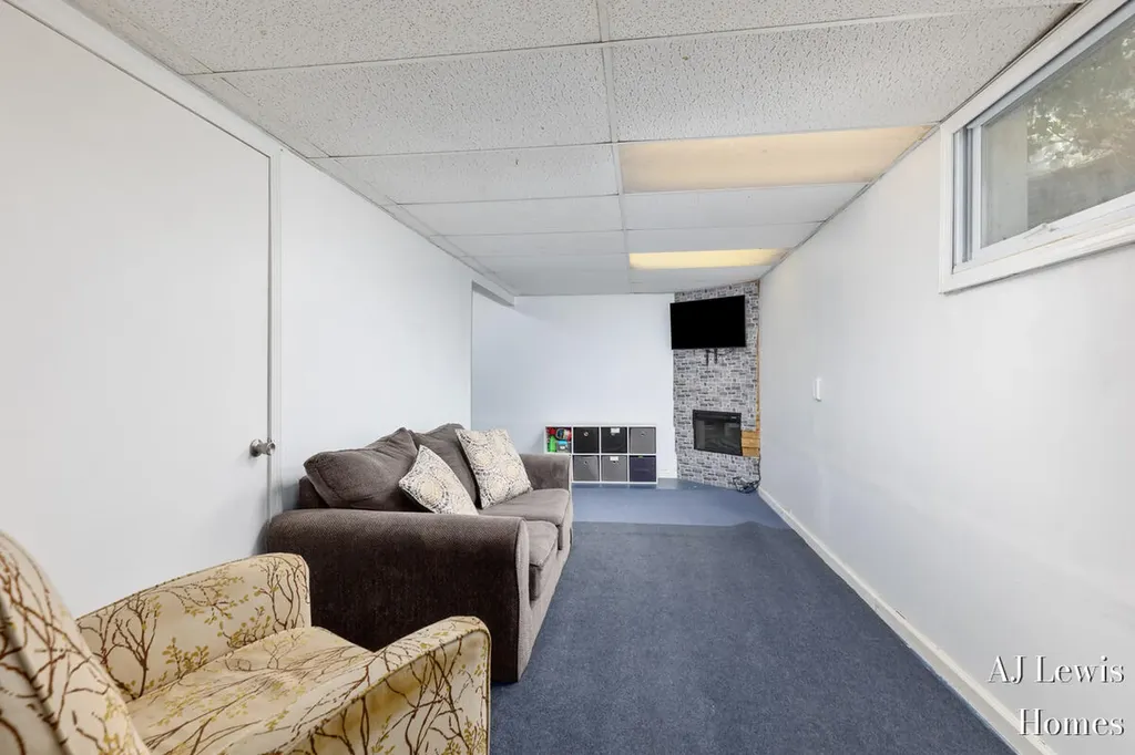 3370 Milo Street NW Walker City MI 49534