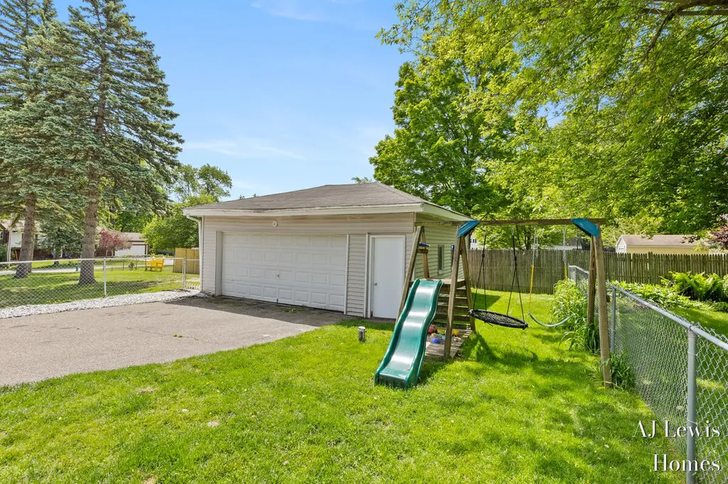 3370 Milo Street NW Walker City MI 49534