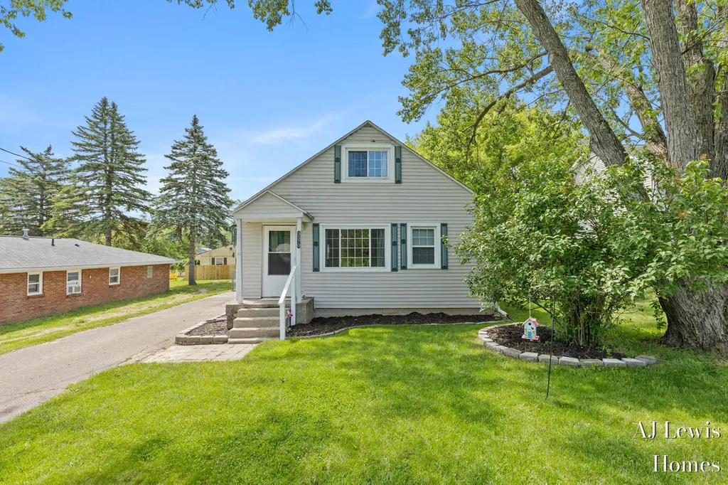 3370 Milo Street NW Walker City MI 49534