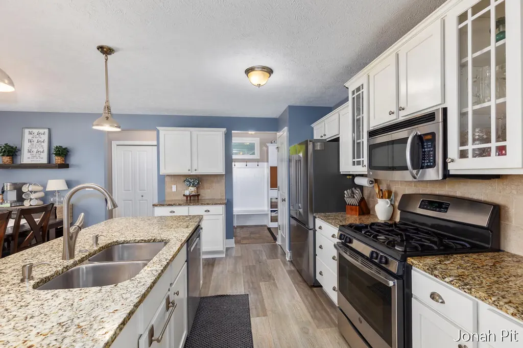 8479 Twin Lakes Drive Georgetown Charter Township MI 49428