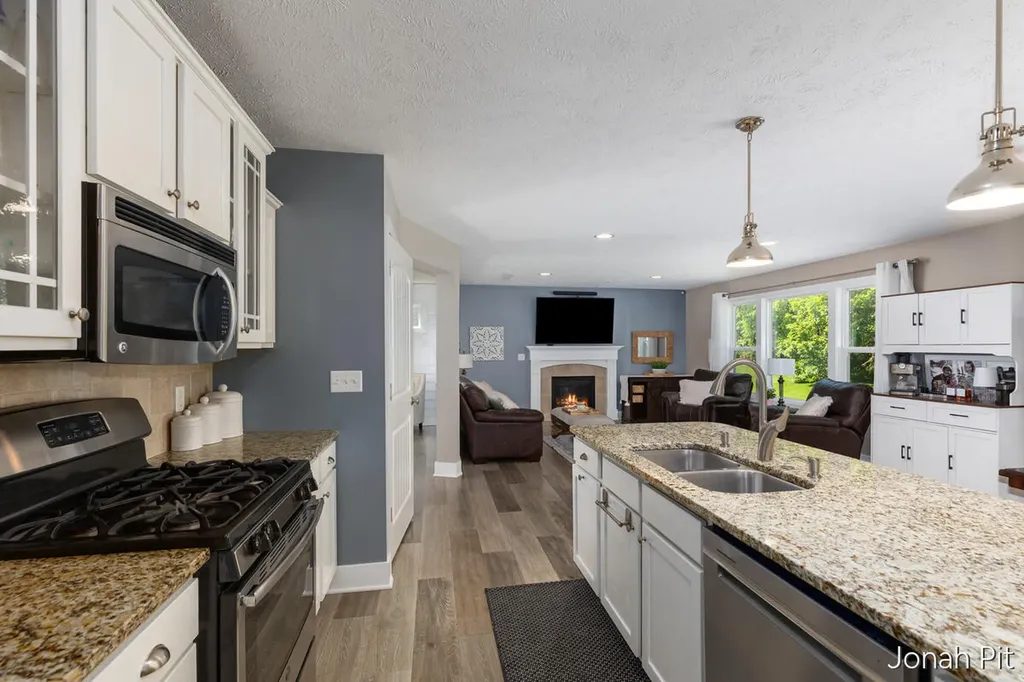 8479 Twin Lakes Drive Georgetown Charter Township MI 49428
