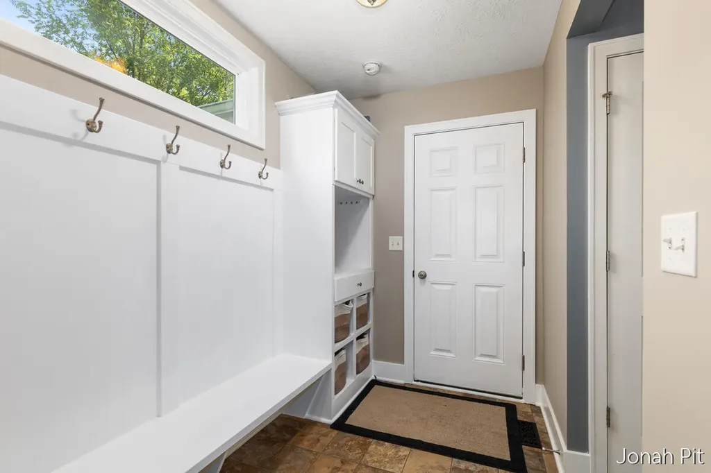 8479 Twin Lakes Drive Georgetown Charter Township MI 49428