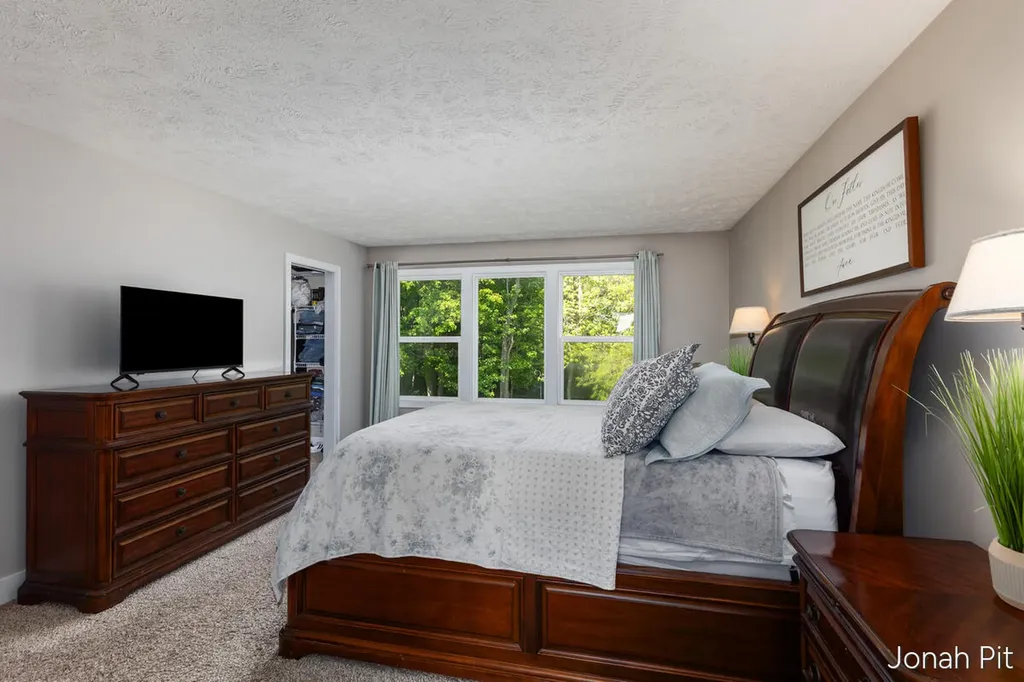 8479 Twin Lakes Drive Georgetown Charter Township MI 49428