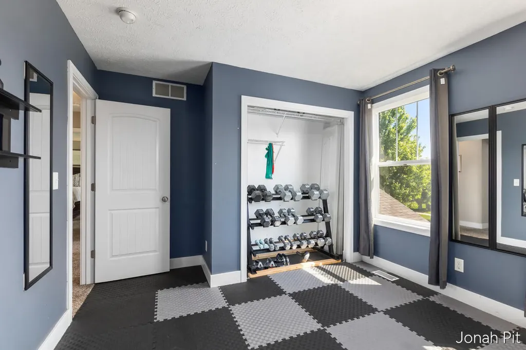 8479 Twin Lakes Drive Georgetown Charter Township MI 49428