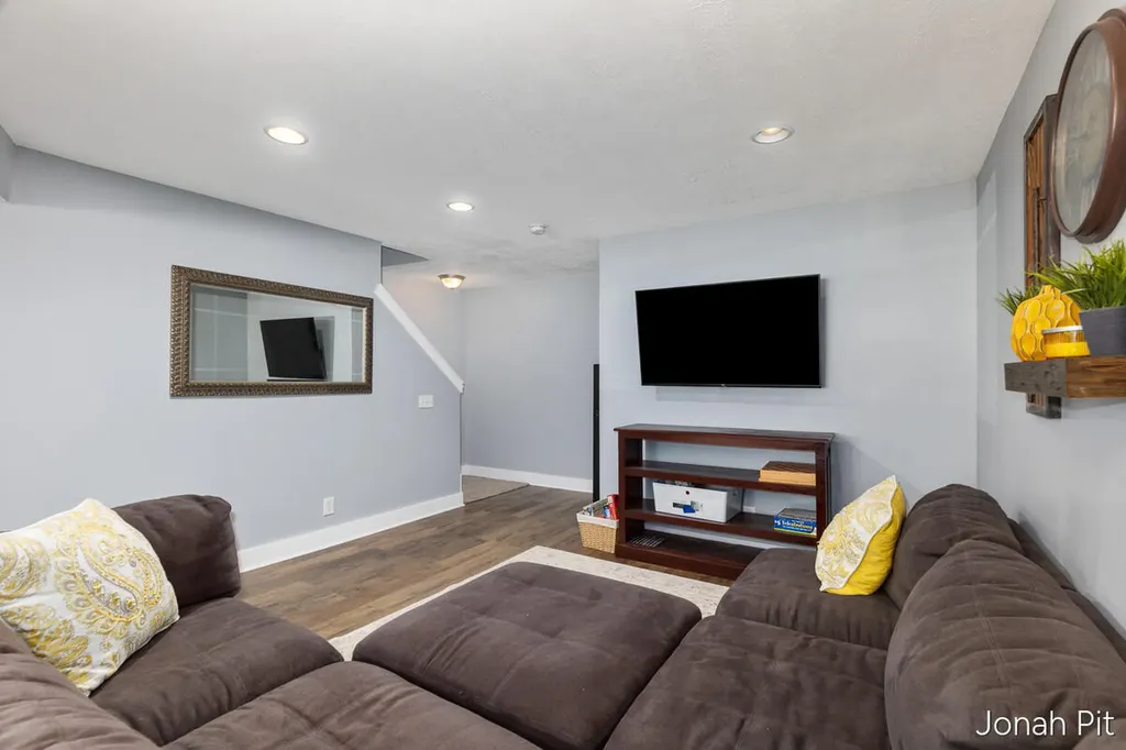 8479 Twin Lakes Drive Georgetown Charter Township MI 49428