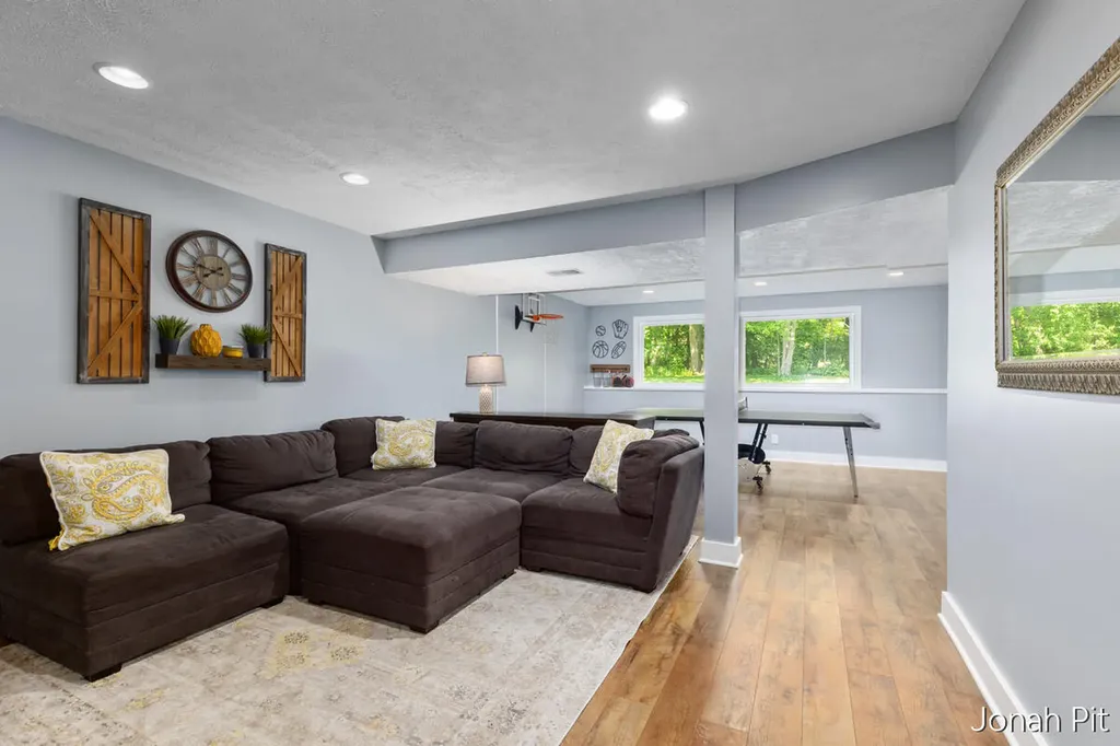 8479 Twin Lakes Drive Georgetown Charter Township MI 49428