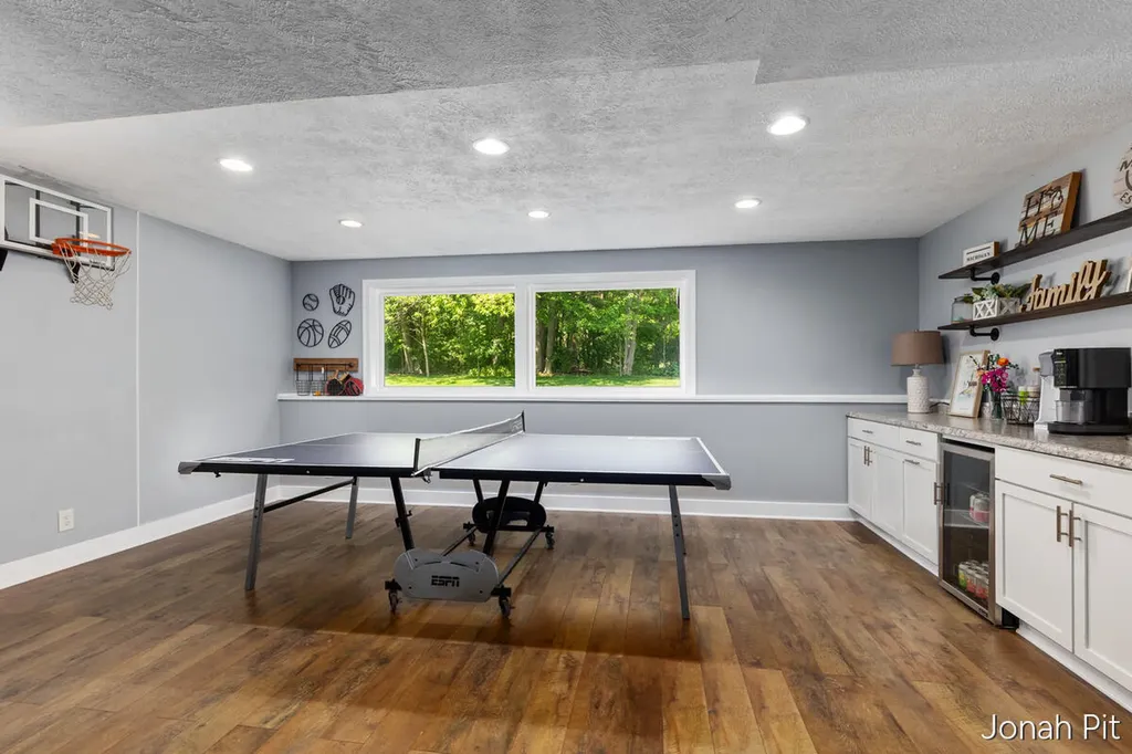 8479 Twin Lakes Drive Georgetown Charter Township MI 49428