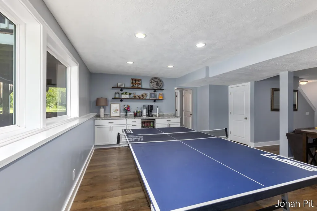 8479 Twin Lakes Drive Georgetown Charter Township MI 49428