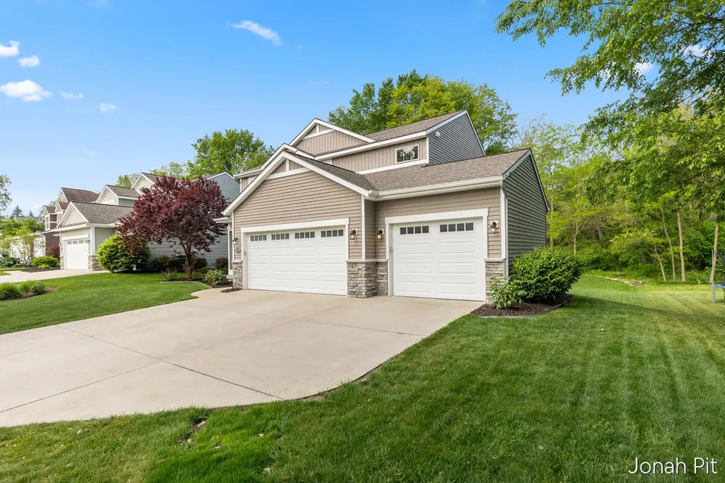 8479 Twin Lakes Drive Georgetown Charter Township MI 49428