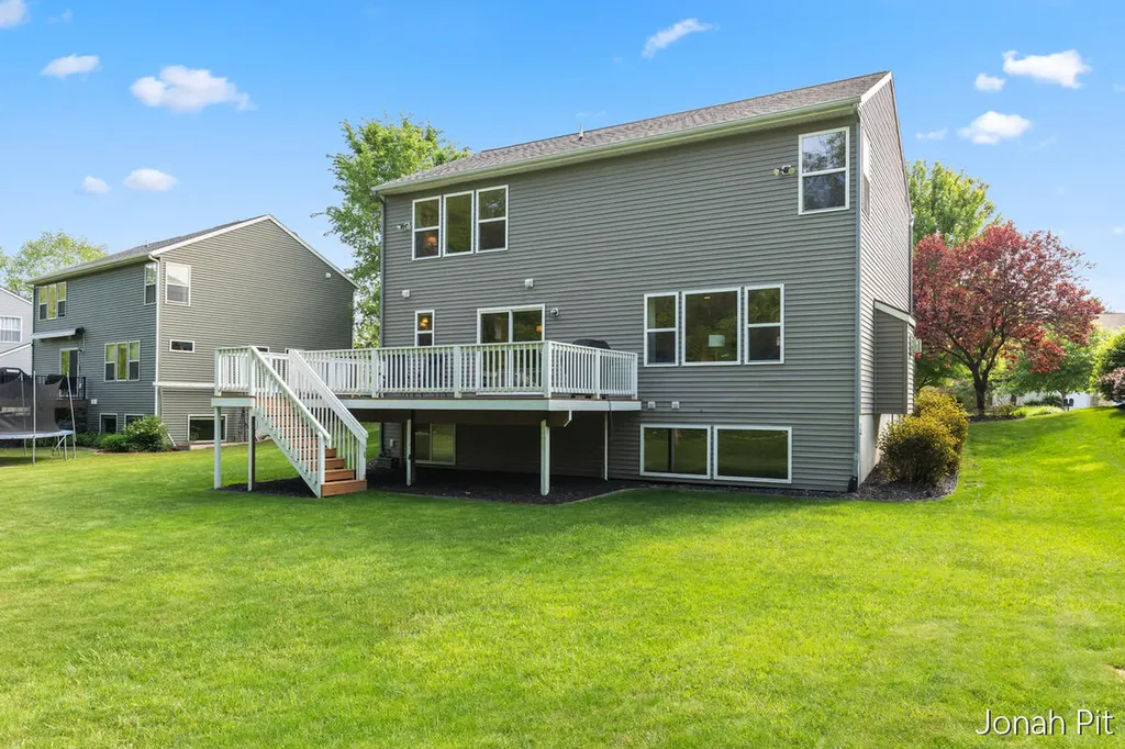 8479 Twin Lakes Drive Georgetown Charter Township MI 49428
