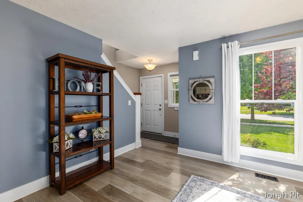 8479 Twin Lakes Drive Georgetown Charter Township MI 49428