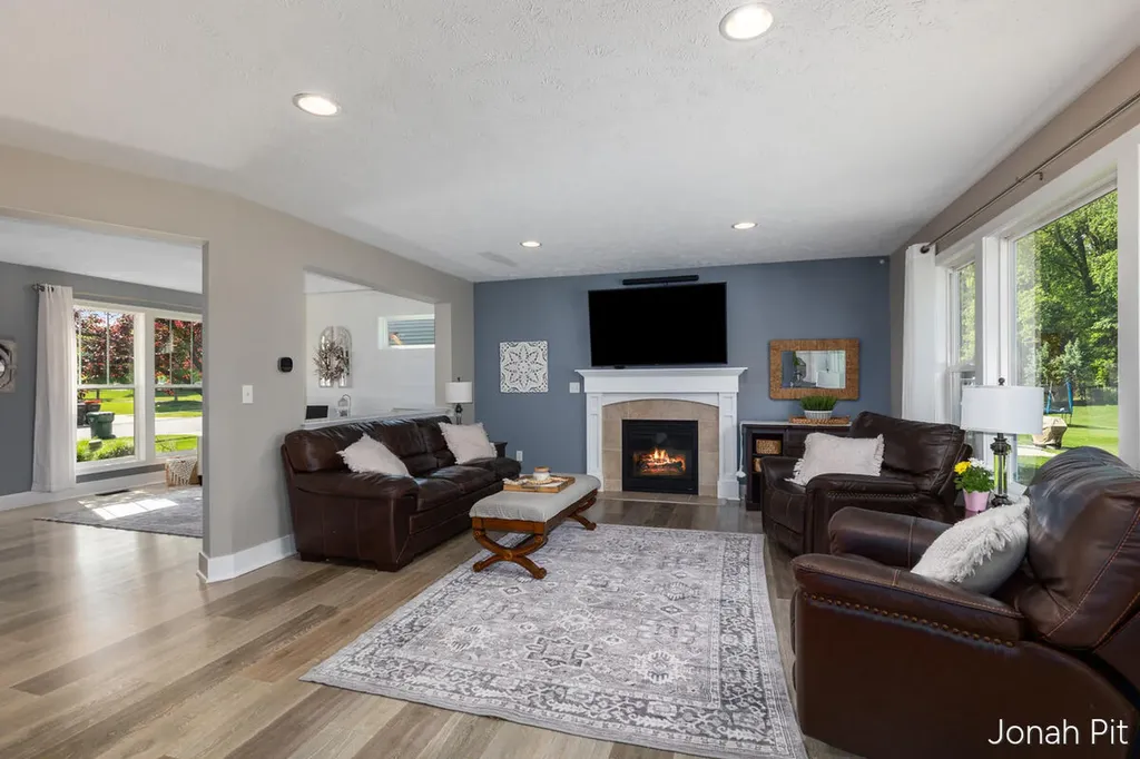8479 Twin Lakes Drive Georgetown Charter Township MI 49428