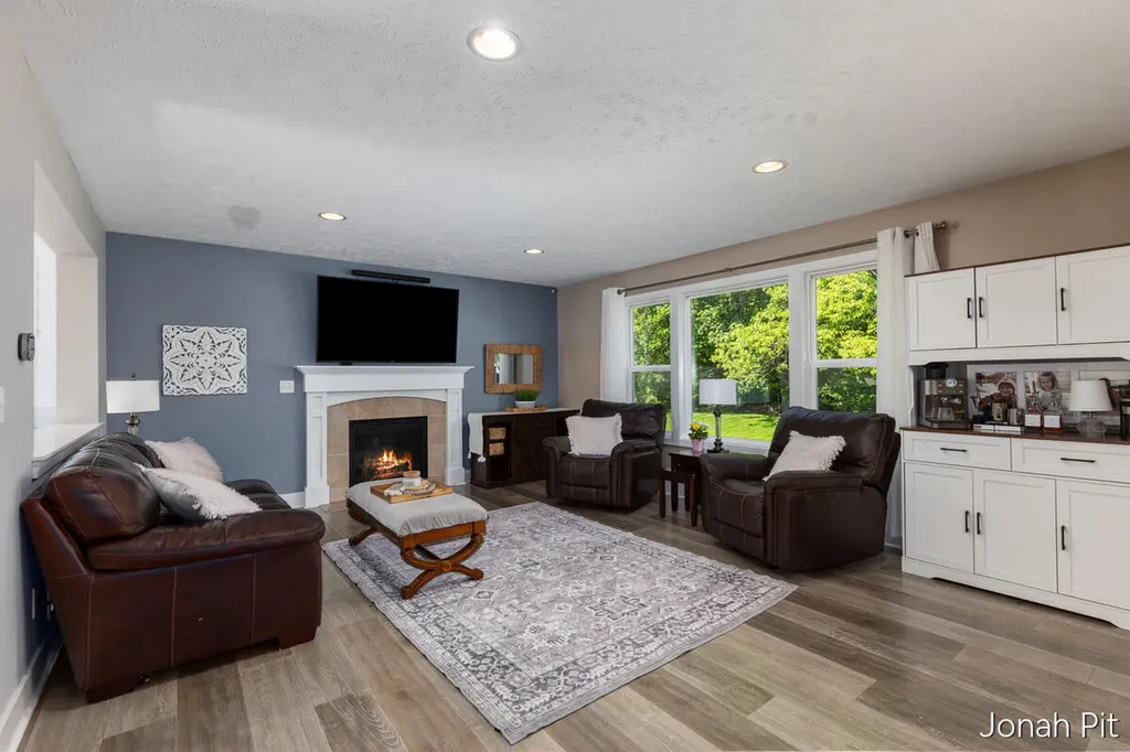 8479 Twin Lakes Drive Georgetown Charter Township MI 49428