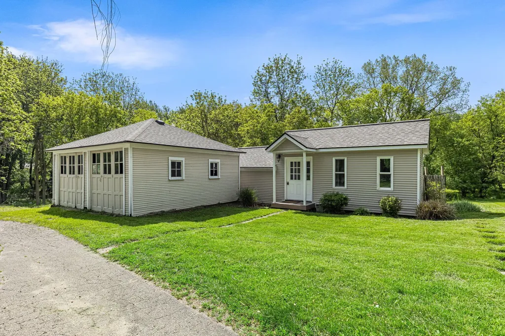 3120 Richmond Street NW Walker City MI 49534
