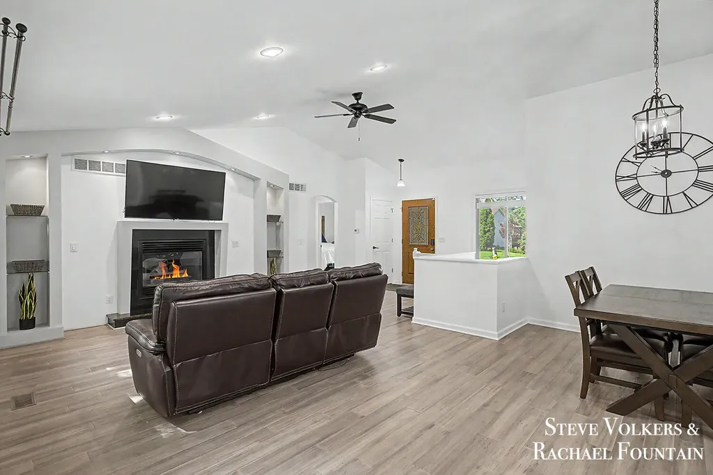 2006 Burton Knoll Court SE Kentwood City MI 49546