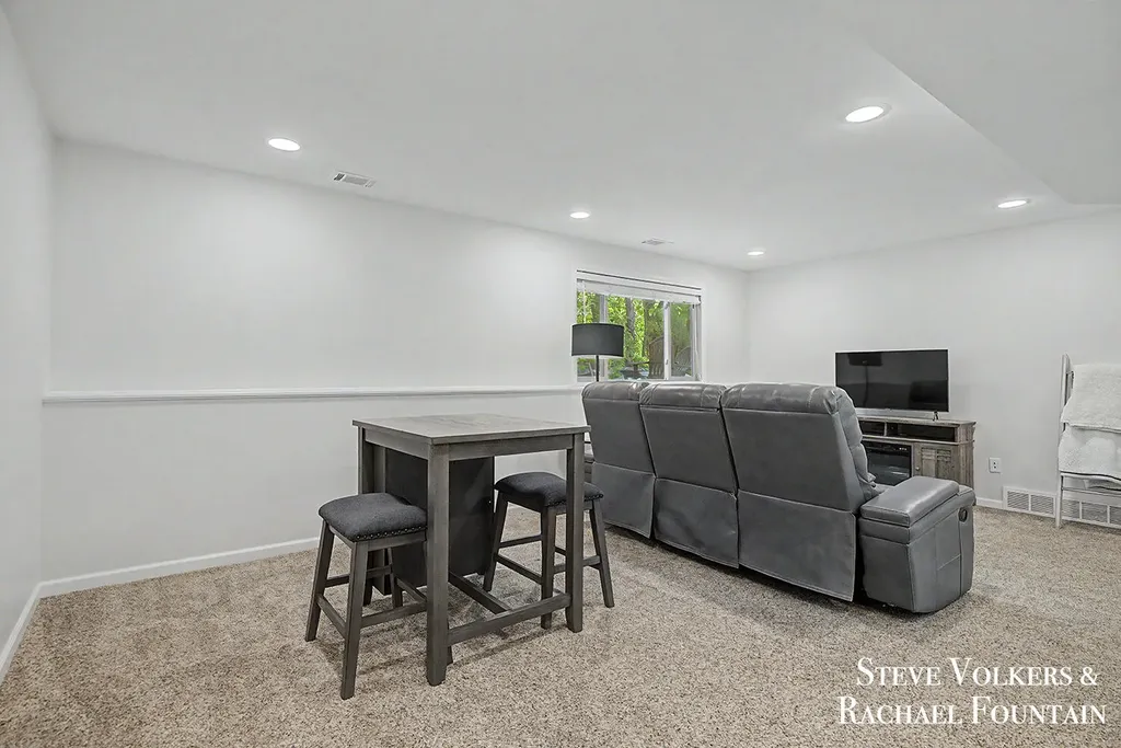 2006 Burton Knoll Court SE Kentwood City MI 49546