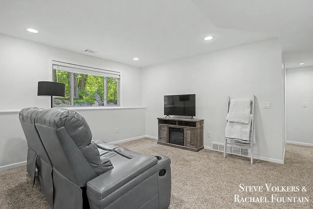 2006 Burton Knoll Court SE Kentwood City MI 49546