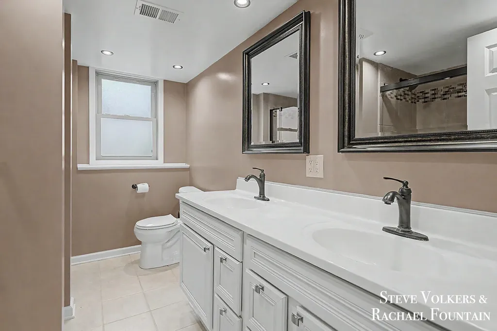 2006 Burton Knoll Court SE Kentwood City MI 49546