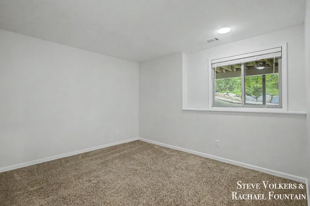 2006 Burton Knoll Court SE Kentwood City MI 49546